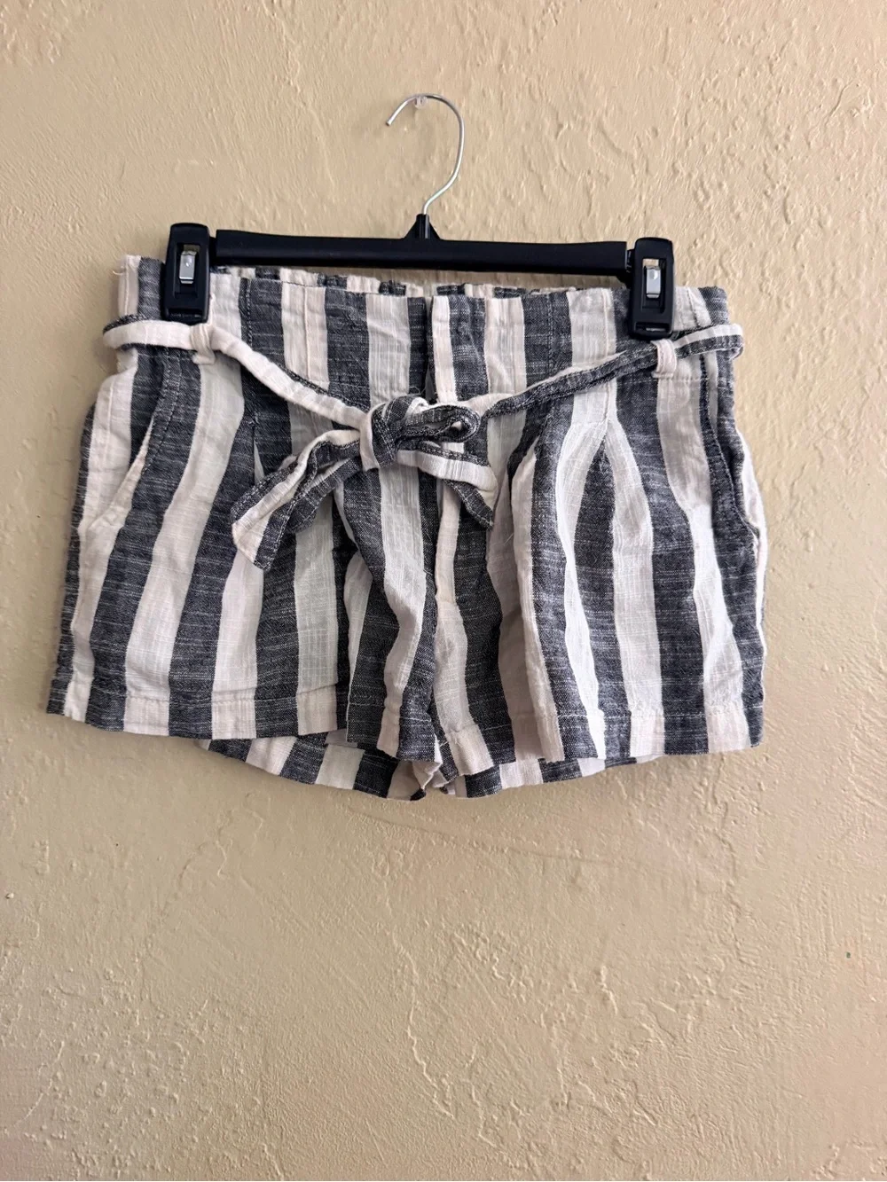 High-Waist Striped Tie-Belt Shorts - Black & White